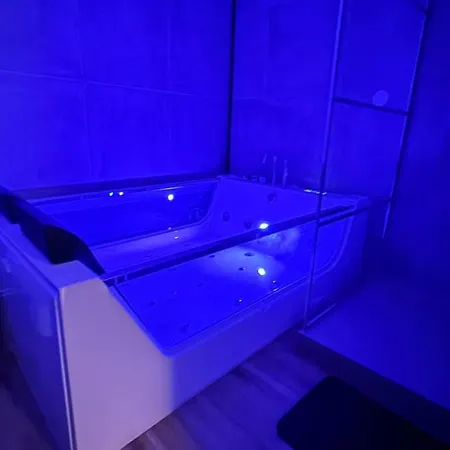 Chic Avec Jacuzzi Apartamento