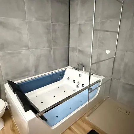 Chic Avec Jacuzzi